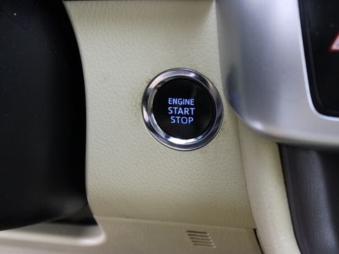 Used 2017 Toyota Highlander Limited Platinum AWD/4WD image 18