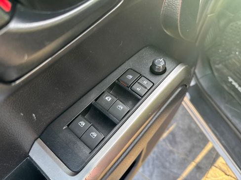 Used 2020 Toyota Tacoma SR5 image 10