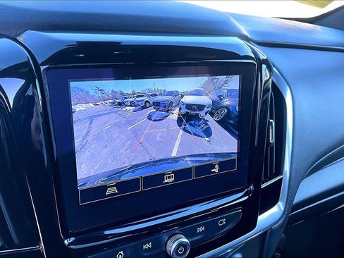 Used 2023 Chevrolet Traverse LT image 28