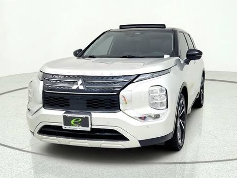 Used 2022 Mitsubishi Outlander SE AWD/4WD image 3