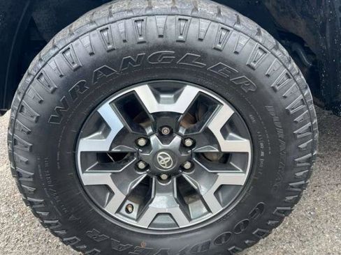 Used 2019 Toyota Tacoma TRD Off-Road AWD/4WD image 17