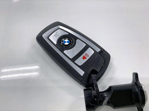 Used 2018 BMW M4 Competition image 13