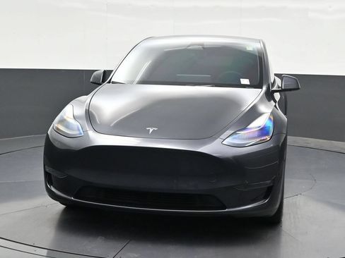 Used 2024 Tesla Model Y Long Range AWD/4WD image 8