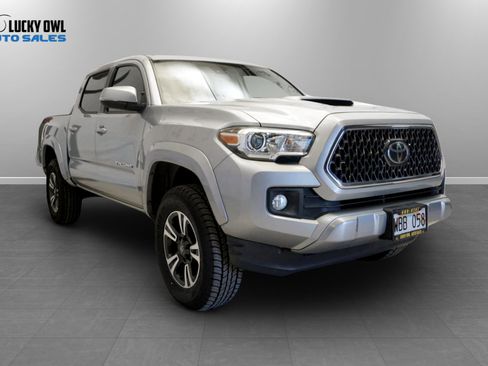 Used 2018 Toyota Tacoma TRD Sport AWD/4WD image 4