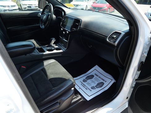 Used 2019 Jeep Grand Cherokee Altitude AWD/4WD image 28