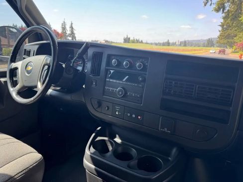 Used 2018 Chevrolet Express 2500 LS w/ Driver Convenience Package RWD image 19