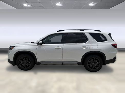 Used 2024 Honda Pilot Touring image 2