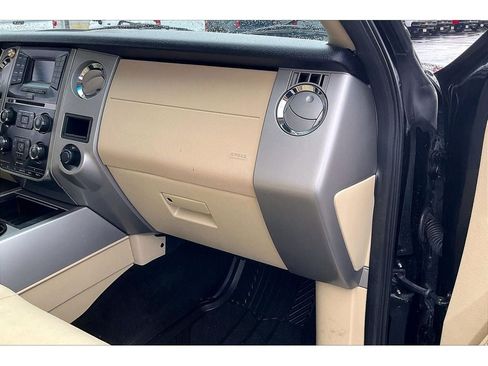 Used 2016 Ford Expedition XLT AWD/4WD image 18