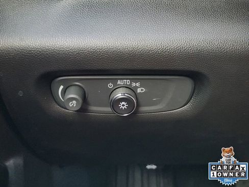 Used 2023 Chevrolet Traverse LS image 27