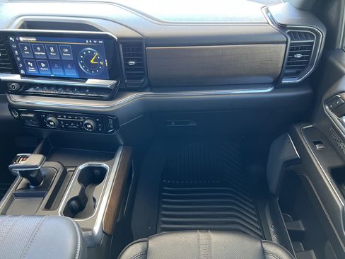 Used 2024 Chevrolet Silverado 1500 High Country w/ High Country Premium Package AWD/4WD image 34