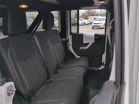 Used 2015 Jeep Wrangler Unlimited Sahara w/ Connectivity Group image 21