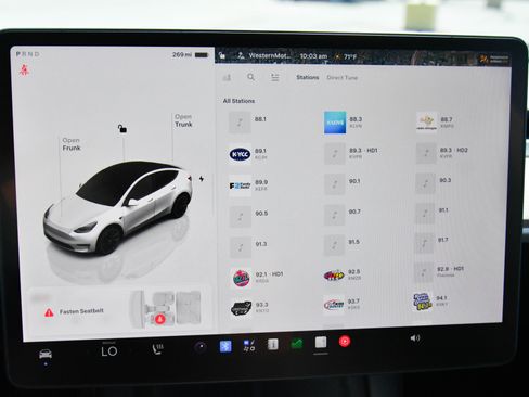 Used 2023 Tesla Model Y Long Range AWD/4WD image 23