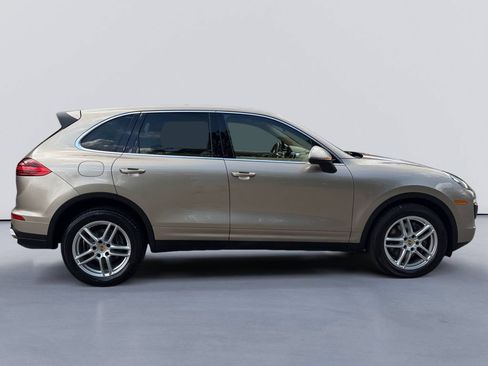Used 2016 Porsche Cayenne AWD/4WD image 2