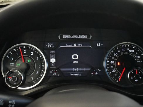Used 2025 RAM 1500 Laramie AWD/4WD image 34