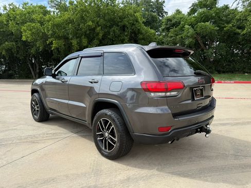 Used 2018 Jeep Grand Cherokee Trailhawk w/ Trailhawk Luxury Group AWD/4WD image 4