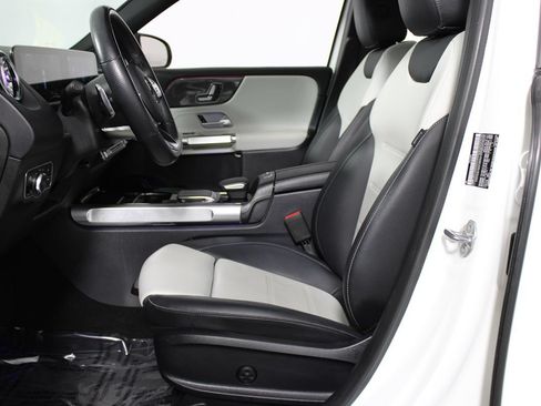Used 2021 Mercedes-Benz GLB 250 image 8