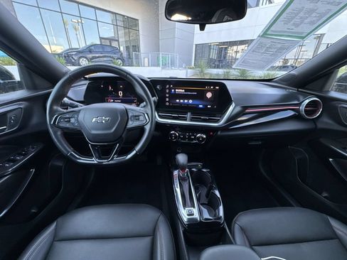 Used 2024 Chevrolet Trax RS w/ Sunroof Package FWD image 19