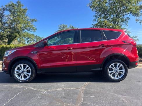 Used 2019 Ford Escape SE FWD image 2