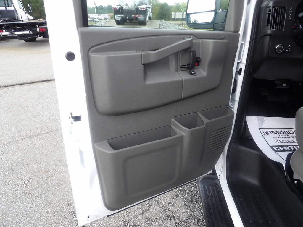 Used 2025 Chevrolet Express 3500 LT w/ LT Preferred Equipment Group RWD image 14