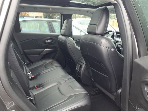 Used 2019 Jeep Cherokee Limited image 36