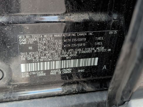 Used 2025 Toyota RAV4 XLE Premium FWD image 31