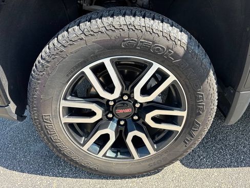 Used 2024 GMC Sierra 1500 AT4 w/ Technology Package AWD/4WD image 19