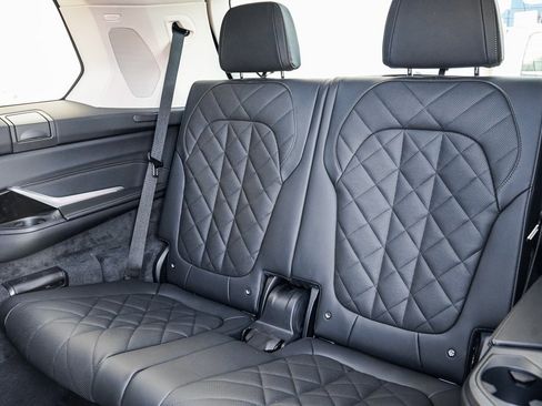 Used 2026 BMW X7 xDrive40i w/ Premium Package image 21