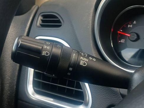 Used 2012 Dodge Avenger SE FWD image 12