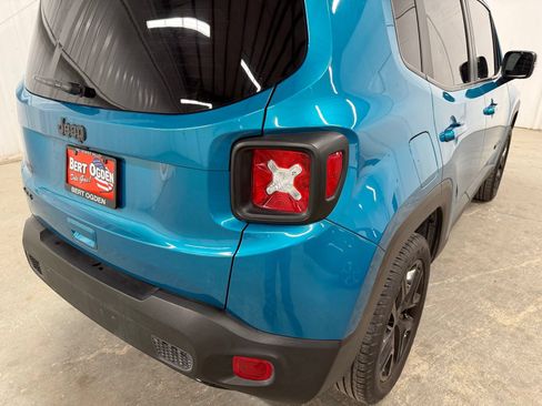 Used 2022 Jeep Renegade Altitude AWD/4WD image 8