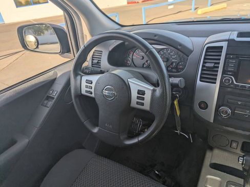 Used 2017 Nissan Frontier SV image 12
