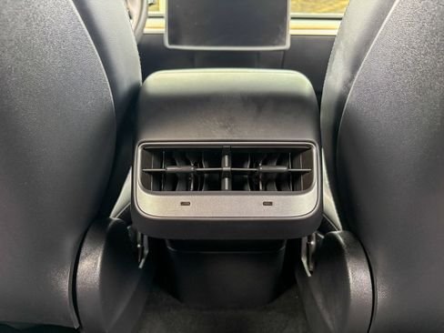 Used 2021 Tesla Model Y Long Range AWD/4WD image 25