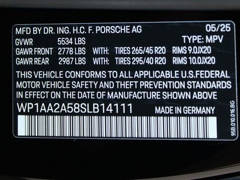 Certified 2025 Porsche Macan AWD/4WD image 28