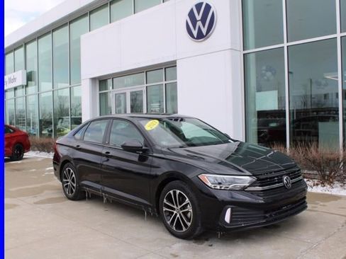 Used 2023 Volkswagen Jetta Sport image 1