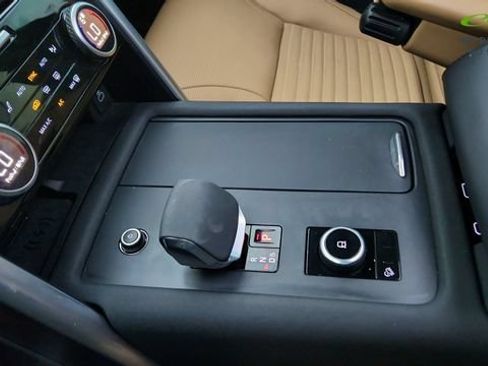 Used 2024 Land Rover Discovery Metropolitan Edition AWD/4WD image 64