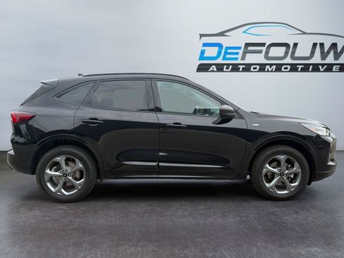 Used 2023 Ford Escape ST-Line AWD/4WD image 2