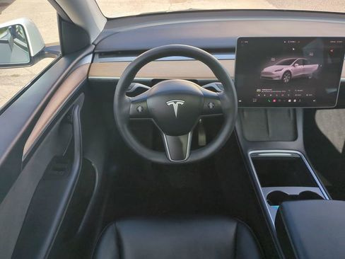 Used 2024 Tesla Model Y Long Range AWD/4WD image 19