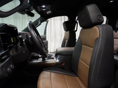 Used 2023 Chevrolet Silverado 1500 High Country w/ Technology Package image 10