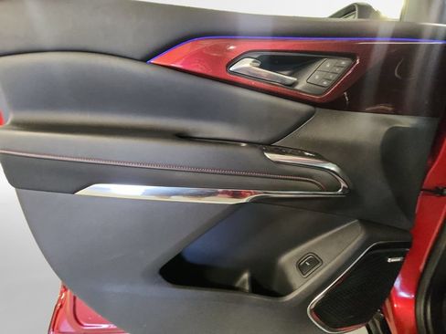 Used 2025 Chevrolet Traverse RS AWD/4WD image 16