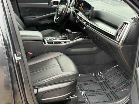 Used 2024 Kia Sorento S image 27