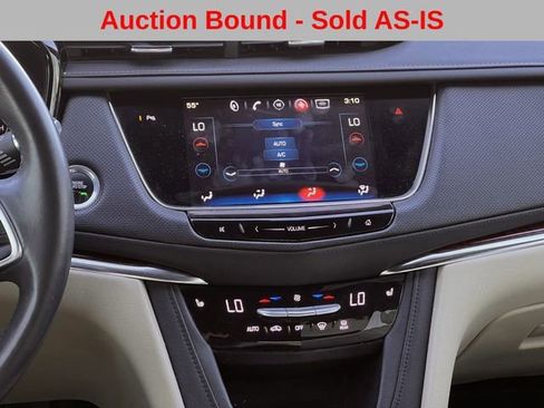 Used 2017 Cadillac XT5 Luxury w/ Driver Awareness Package image 18