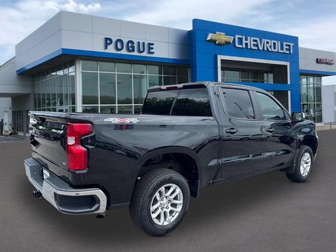 Used 2023 Chevrolet Silverado 1500 LT AWD/4WD image 2