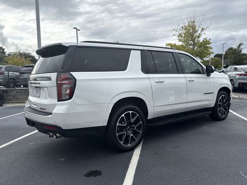 Used 2022 Chevrolet Suburban RST w/ Sport Performance Package image 18