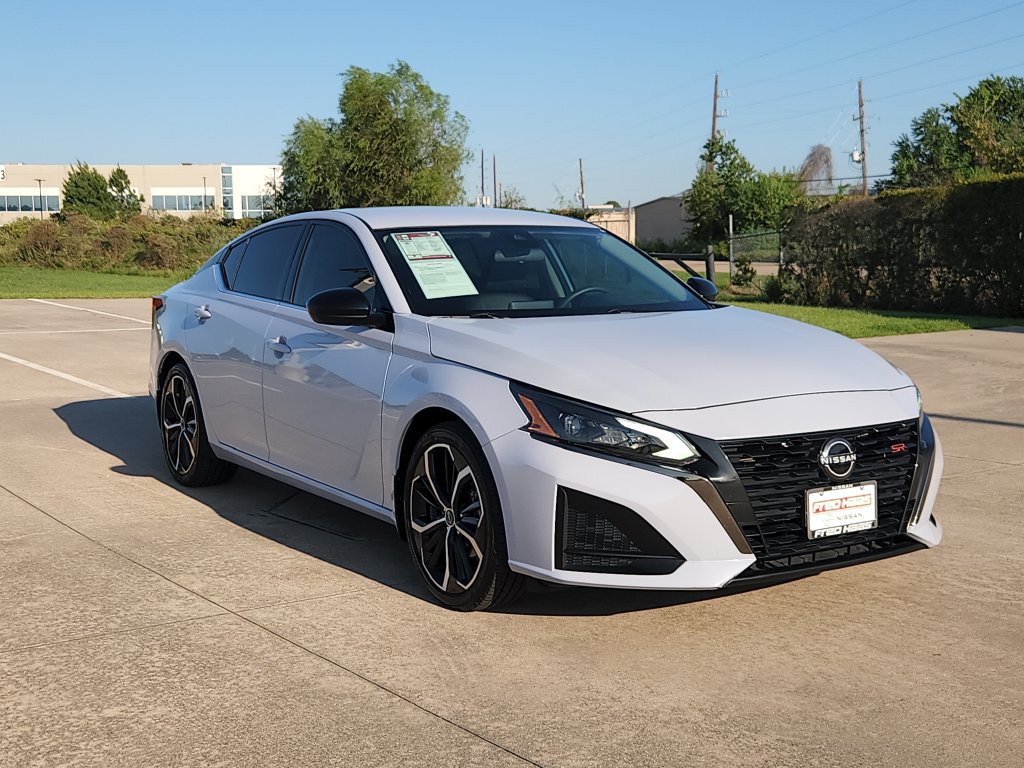 Used 2024 Nissan Altima 2.5 SR FWD image 3