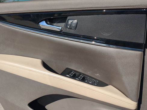 Used 2022 Lincoln Nautilus Reserve image 12