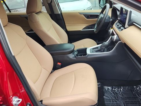 Certified 2025 Toyota RAV4 LE FWD image 29
