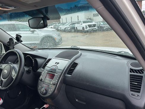 Used 2011 Kia Soul + FWD image 15