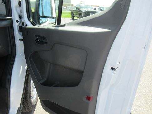 New 2026 Ford Transit 250 148 Medium Roof RWD image 17
