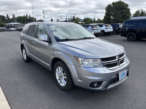 Used 2017 Dodge Journey SXT w/ Comfort/Convenience Group FWD image 6