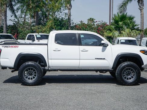 Used 2021 Toyota Tacoma TRD Off-Road w/ Technology Package AWD/4WD image 11