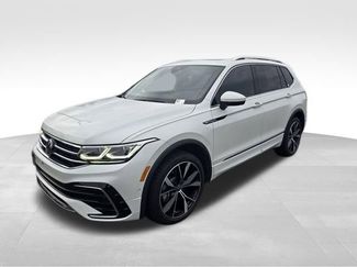 Certified 2023 Volkswagen Tiguan SEL R-Line video 3